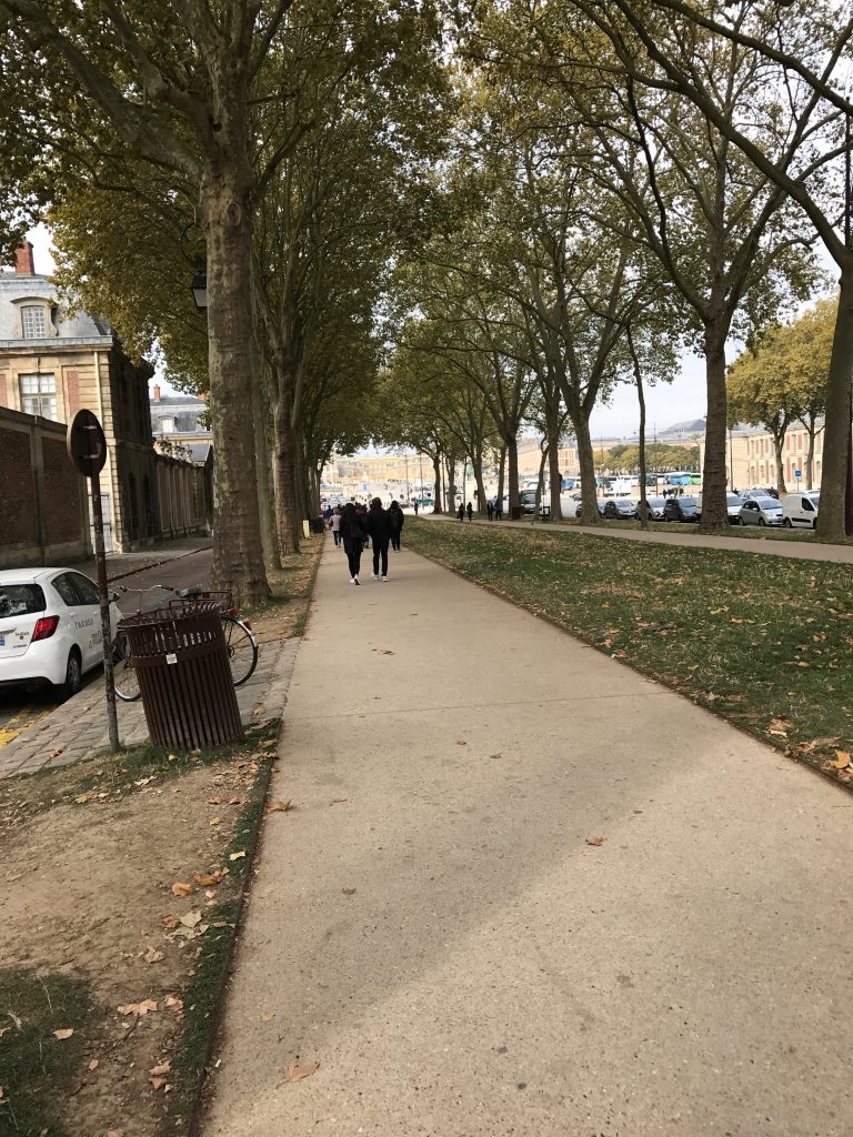 Accessibility Features of Versailles, Level walkway from train station to gates of Versailles
